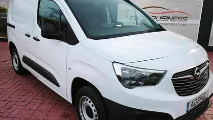 Usado Opel Combo 102 HP (75 kW) 2022 Branco Monovolume