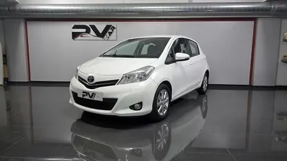 Branco Usado 2012 Toyota Yaris Active Citadino | € 8.490 (Preço justo)