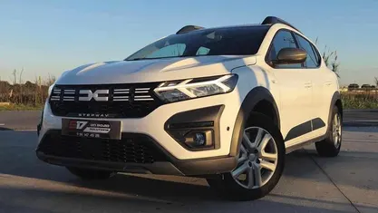 Branco Usado 2023 Dacia Sandero Extreme Citadino | € 17.500 (Preço justo)