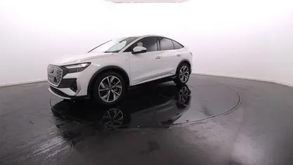 Usado 2024 Audi Q4 e-tron SUV | € 49.950 (Preço justo)