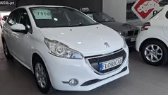 Branco Usado 2013 Peugeot 208 Active Citadino | € 7.900 (Preço justo)