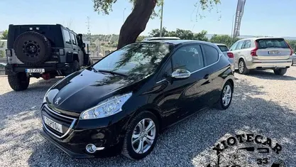 Usado Peugeot 208 Allure 82 HP (60 kW) 2015 Preto Citadino