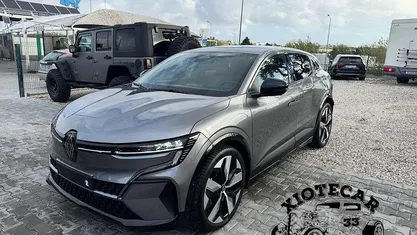 Usado Renault Mégane IV Techno 96 kW (131 HP) 2023 Cinzento Sedan