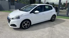 Branco Usado 2015 Peugeot 208 Style Citadino | € 10.850 (Preço justo)