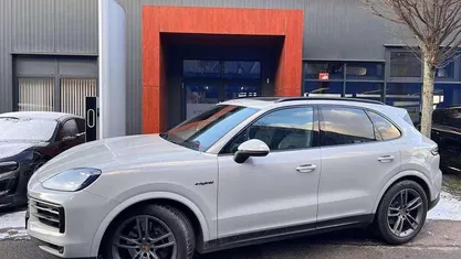 Cinzento Usado 2024 Porsche Cayenne SUV | € 109.750 (Bom preço)