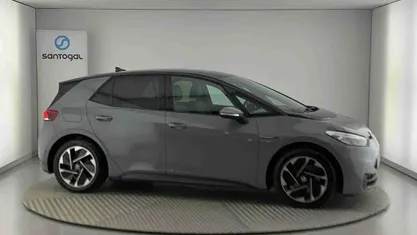 Cinzento Usado 2023 VW ID.3 Pro Citadino | € 30.490 (Preço justo)