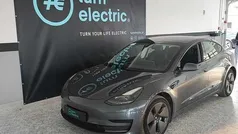 Cinzento Usado 2021 Tesla Model 3 Sedan | € 25.500 (Preço justo)