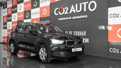 Preto Usado 2021 Volvo XC40 Momentum SUV | € 24.900 (Preço justo)