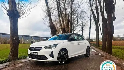 Branco Usado 2021 Opel Corsa-e GS Line Citadino | € 12.990 (Bom preço)