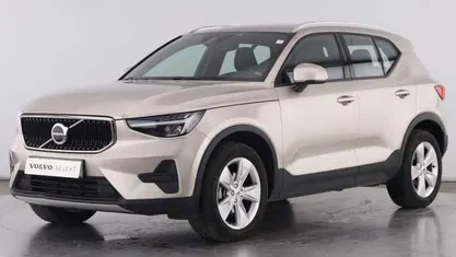 Cinzento Usado 2024 Volvo XC40 SUV | € 34.950 (Preço justo)