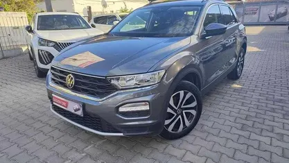 Usado VW T-Roc Active 110 HP (80 kW) 2021 Cinza escuro SUV