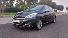 Preto Usado 2017 Peugeot 208 Style Citadino | € 11.950 (Preço justo)