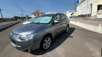 Cinzento Usado 2015 Mitsubishi Outlander Intense SUV | € 16.900 (Preço justo)