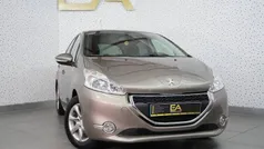 Cinza Usado 2013 Peugeot 208 Active Citadino | € 7.980 (Preço justo)