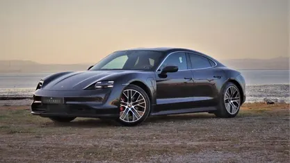 Preto Usado 2020 Porsche Taycan Sedan | € 64.990 (Preço justo)