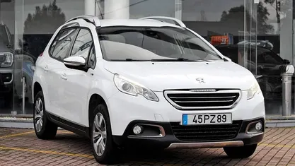 Branco Usado 2015 Peugeot 2008 Style SUV | € 11.990 (Preço justo)