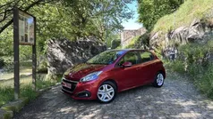 Outro Usado 2017 Peugeot 208 Signature Sky Citadino | € 10.500 (Preço justo)