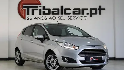 Cinza Usado 2015 Ford Fiesta Trend | € 9.900 (Preço justo)