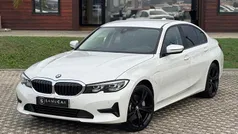 Branco Usado 2020 BMW 330 Sport Line Sedan | € 22.990 (Preço justo)