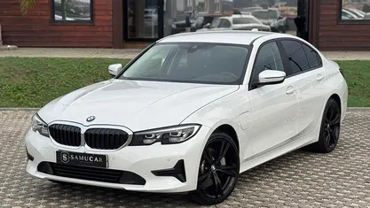 Branco Usado 2020 BMW 330 Sport Line Sedan | € 22.990 (Preço justo)