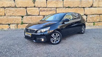 Preto Usado 2020 Peugeot 308 Allure Citadino | € 17.950 (Preço justo)