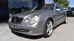 Cinzento Usado 2003 Mercedes E400 Avantgarde Sedan | € 9.999