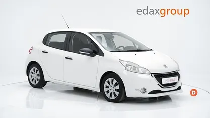 Branco Usado 2014 Peugeot 208 Citadino | € 4.690 (Bom preço)