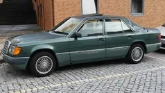 Usado 1990 Mercedes E200 Sedan | € 1.350