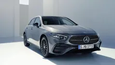 Cinzento Usado 2022 Mercedes A200 AMG line | € 28.300 (Preço justo)