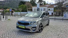 Cinzento Usado 2018 Kia Carens Monovolume | € 17.950 (Preço justo)