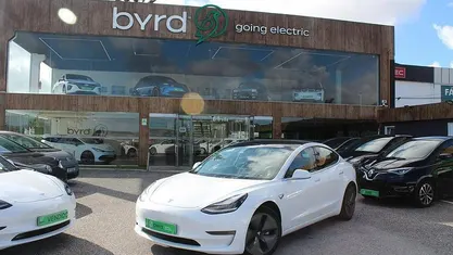 Branco Usado 2020 Tesla Model 3 Sedan | € 25.900 (Preço justo)