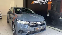 Cinza Usado 2023 Dacia Sandero Essentiel Citadino | € 14.490 (Preço justo)