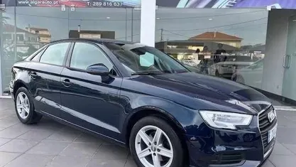 Usado Audi A3 116 HP (85 kW) 2018 Azul Sedan
