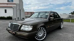Usado 1990 Mercedes E200 Sedan | € 8.990
