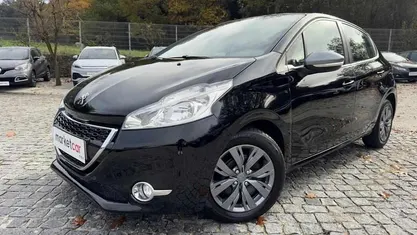 Usado 2015 Peugeot 208 Access Citadino | € 9.400 (Preço justo)
