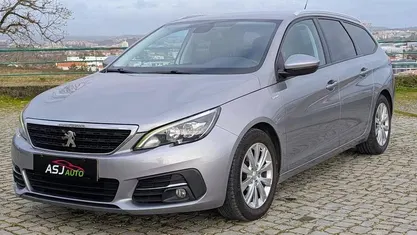 Usado Peugeot 308 SW Style 102 HP (75 kW) 2019 Cinzento Carrinha