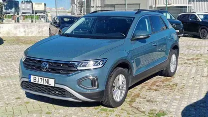 Azul Usado 2024 VW T-Roc Life SUV | € 23.490 (Preço justo)