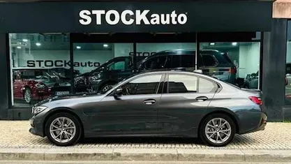 Usado BMW 330e 292 HP (214 kW) 2019 Cinzento Sedan