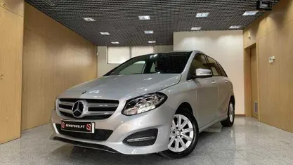 Usado Mercedes B180 109 HP (80 kW) 2017 Cinzento Monovolume