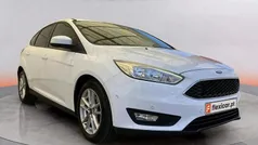 Branco Usado 2018 Ford Focus ST-Line Sedan | € 13.490 (Preço justo)