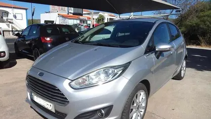 Usado Ford Fiesta 80 HP (58 kW) 2017 Cinzento Citadino