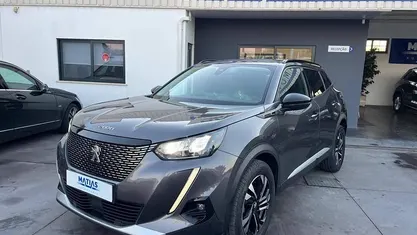 Usado Peugeot 2008 110 HP (80 kW) 2021 Cinzento SUV