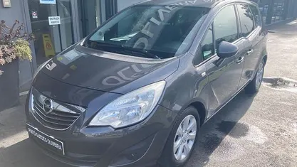 Cinzento Usado 2011 Opel Meriva Monovolume | € 5.990 (Bom preço)