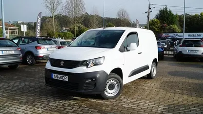 Branco Usado 2021 Peugeot Partner Monovolume | € 14.500 (Preço justo)