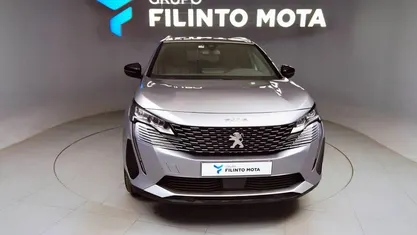 Cinzento Usado 2023 Peugeot 5008 Allure SUV | € 26.490 (Preço justo)