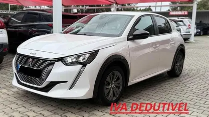 Usado Peugeot e-208 Allure 100 kW (136 HP) 2023 Citadino