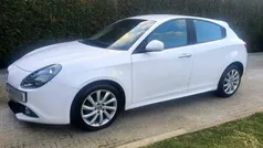 Branco Usado 2017 Alfa Romeo Giulietta Executive Citadino | € 13.800 (Preço justo)