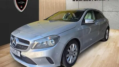 Usado Mercedes A180 109 HP (80 kW) 2016 Cinzento Citadino