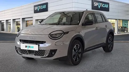 Bege Usado 2025 Fiat 600 SUV | € 23.900 (Preço justo)