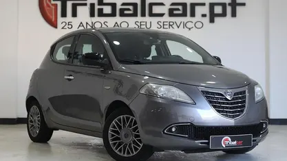 Cinza Usado 2012 Lancia Ypsilon S Citadino | € 6.900 (Preço justo)